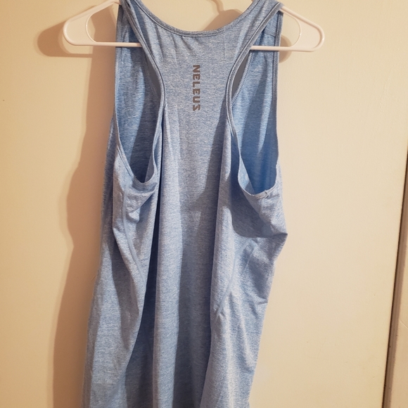 Workout top - Picture 3 of 5